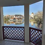 1 Situee Dans Un Magnifique Village Familiale Daire *