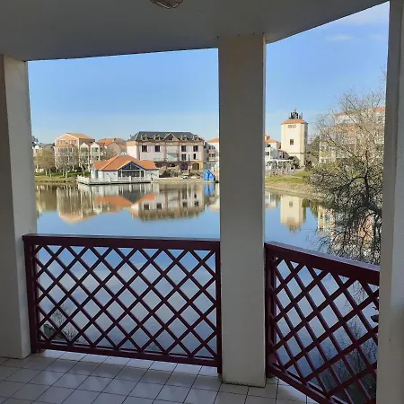 1 Situee Dans Un Magnifique Village Familiale アパート *