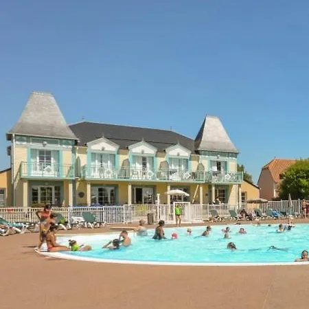 1 Situee Dans Un Magnifique Village Familiale *