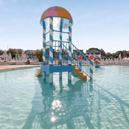 1 Situee Dans Un Magnifique Village Familiale