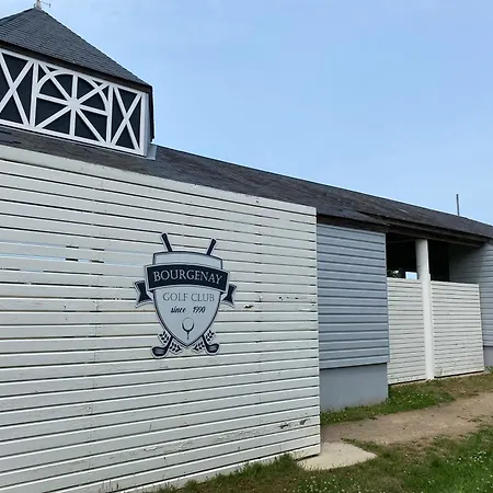 1 Situee Dans Un Magnifique Village Familiale