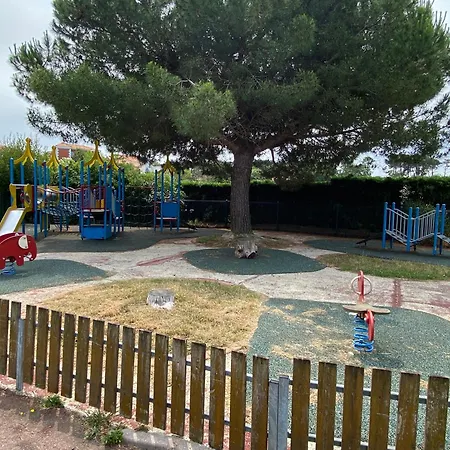 1 Situee Dans Un Magnifique Village Familiale *
