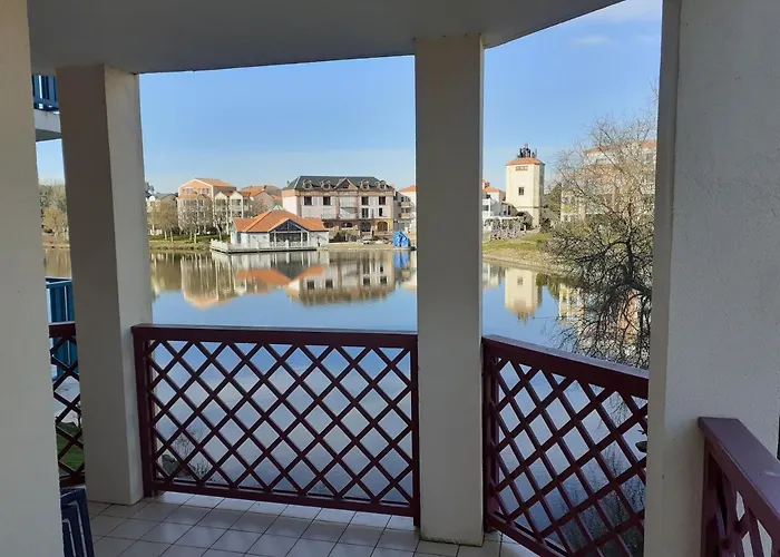 1 Situee Dans Un Magnifique Village Familiale דירה *