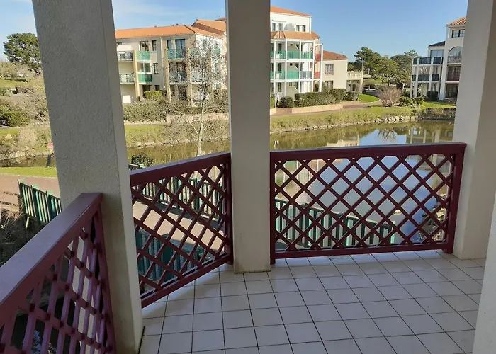 1 Situee Dans Un Magnifique Village Familiale *