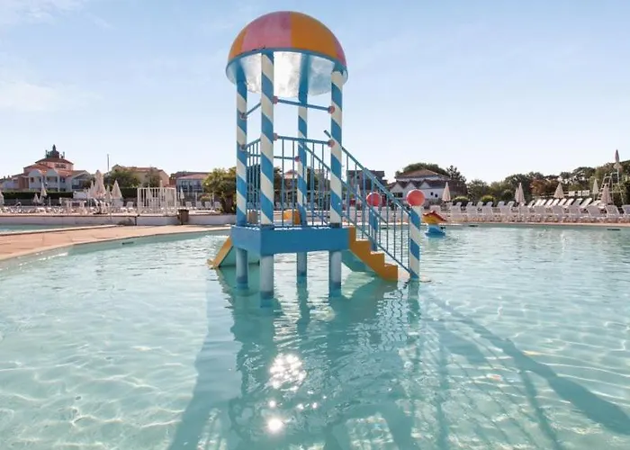 1 Situee Dans Un Magnifique Village Familiale