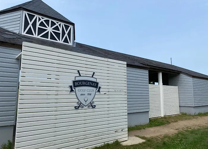 1 Situee Dans Un Magnifique Village Familiale