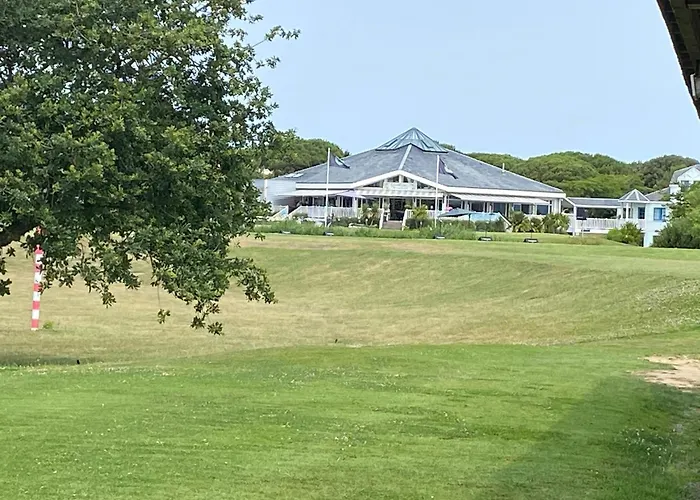 1 Situee Dans Un Magnifique Village Familiale