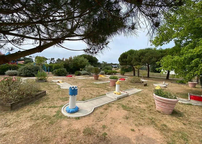 1 Situee Dans Un Magnifique Village Familiale