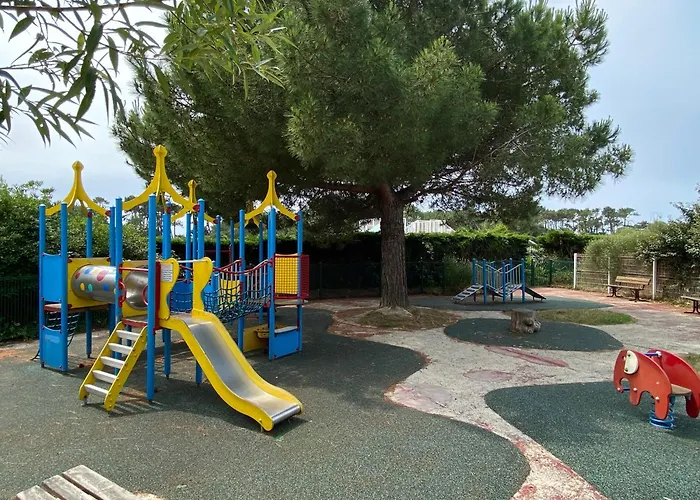 1 Situee Dans Un Magnifique Village Familiale דירה